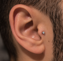 Carica l'immagine nel visualizzatore di Gallery, LABRET CON CRISTALLO IN TITANIO