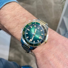 Carica l'immagine nel visualizzatore di Gallery, BULOVA AUTOMATIC