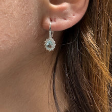 Carica l'immagine nel visualizzatore di Gallery, ORECCHINI MONACHELLA CON ZIRCONE AZZURRO