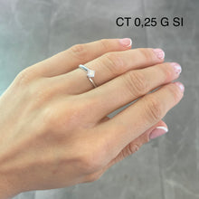Carica l'immagine nel visualizzatore di Gallery, ANELLO SOLITARIO VALENTINO
