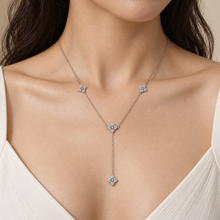 Carica l'immagine nel visualizzatore di Gallery, COLLANA TRE FIORI