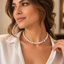 Carica l'immagine nel visualizzatore di Gallery, COLLANA PERLE CON CHIUSURA IN DIAMANTI