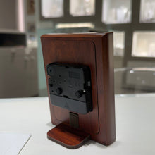 Carica l'immagine nel visualizzatore di Gallery, SVEGLIA DA COMODINO