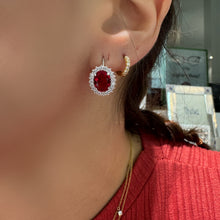 Carica l'immagine nel visualizzatore di Gallery, ORECCHINI A MONACHELLA ZIRCONE ROSSO