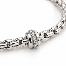Carica l'immagine nel visualizzatore di Gallery, Dettaglio Bracciale Nodo di Luce con zirconi
