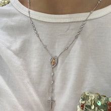 Carica l'immagine nel visualizzatore di Gallery, COLLANA ROSARIO Y IN ORO BIANCO E ZIRCONI
