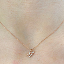 Carica l'immagine nel visualizzatore di Gallery, CATENINA CON INIZIALE IN DIAMANTI