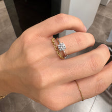 Carica l'immagine nel visualizzatore di Gallery, ANELLO SOLITARIO DRITTO ORO BIANCO
