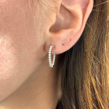 Carica l'immagine nel visualizzatore di Gallery, ORECCHINI A CERCHIO CON ZIRCONI
