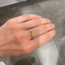 Carica l'immagine nel visualizzatore di Gallery, ANELLO NODO A CUORE ORO GIALLO
