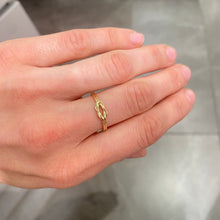 Carica l'immagine nel visualizzatore di Gallery, ANELLO NODO ORO GIALLO
