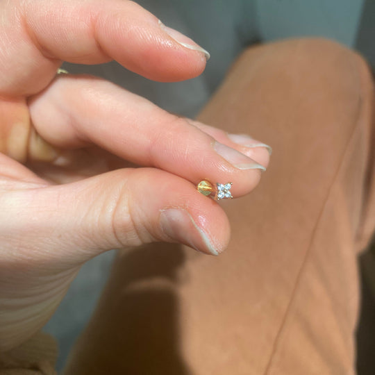 ORECCHINO FIORE CON CRISTALLI