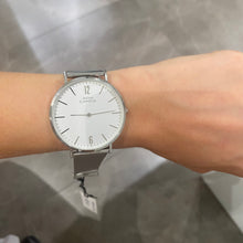 Carica l&#39;immagine nel visualizzatore di Gallery, OROLOGIO AX295-01
