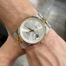 Carica l'immagine nel visualizzatore di Gallery, OROLOGIO CAPITAL AT553
