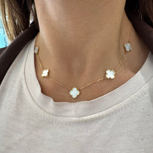 Carica l&#39;immagine nel visualizzatore di Gallery, COLLANA FIORI MADREPERLA
