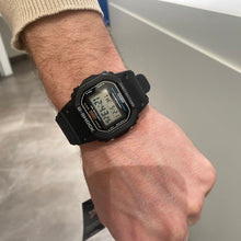 Carica l'immagine nel visualizzatore di Gallery, CASIO DW-5600UE-1
