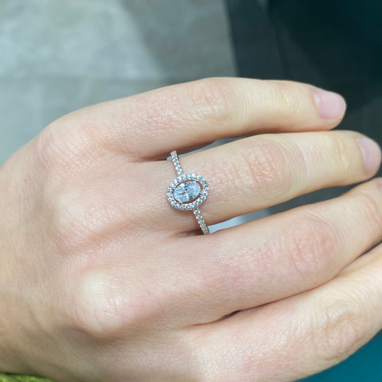 ANELLO SOLITARIO OVALE E ZIRCONI