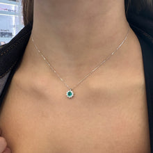 Carica l&#39;immagine nel visualizzatore di Gallery, COLLANA A FIORE CON SMERALDO
