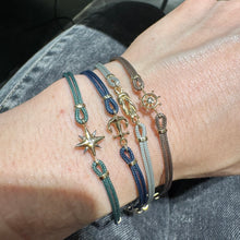Carica l&#39;immagine nel visualizzatore di Gallery, BRACCIALI CORDA E SIMBOLO IN ORO
