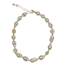 Carica l'immagine nel visualizzatore di Gallery, COLLANA PERLE SCARAMAZZE
