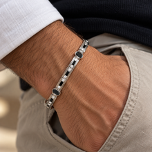 Carica l'immagine nel visualizzatore di Gallery, BRACCIALE IN ARGENTO BLACK ELEGANCE ZIRCONI E PIETRE

