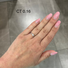 Carica l'immagine nel visualizzatore di Gallery, ANELLO SOLITARIO VALENTINO
