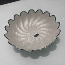 Carica l&#39;immagine nel visualizzatore di Gallery, CENTROTAVOLA SPIRALE MADREPERLA
