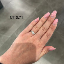 Carica l'immagine nel visualizzatore di Gallery, ANELLO SOLITARIO VALENTINO
