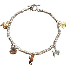 Carica l&#39;immagine nel visualizzatore di Gallery, BRACCIALE DADI E PENDENTI
