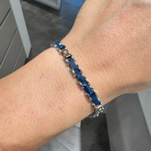 Carica l&#39;immagine nel visualizzatore di Gallery, BRACCIALE IN MAGLIA BLU
