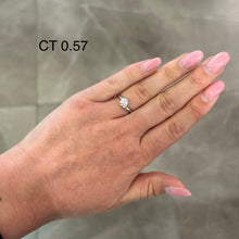 Carica l'immagine nel visualizzatore di Gallery, ANELLO SOLITARIO VALENTINO
