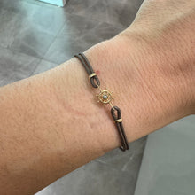 Carica l&#39;immagine nel visualizzatore di Gallery, BRACCIALI CORDA E SIMBOLO IN ORO
