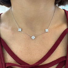 Carica l&#39;immagine nel visualizzatore di Gallery, COLLANA TRE FIORI
