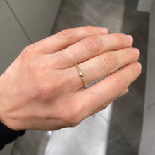 Carica l'immagine nel visualizzatore di Gallery, ANELLO CUORE CON PALLINE ORO GIALLO
