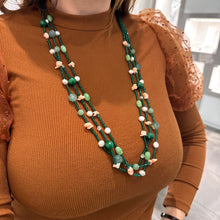 Carica l'immagine nel visualizzatore di Gallery, COLLANA AVVENTURINA,CORALLO ROSA E GIADA
