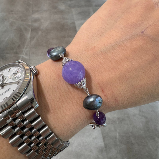 BRACCIALE CON GIADA,AMETISTA E PERLE THAITI