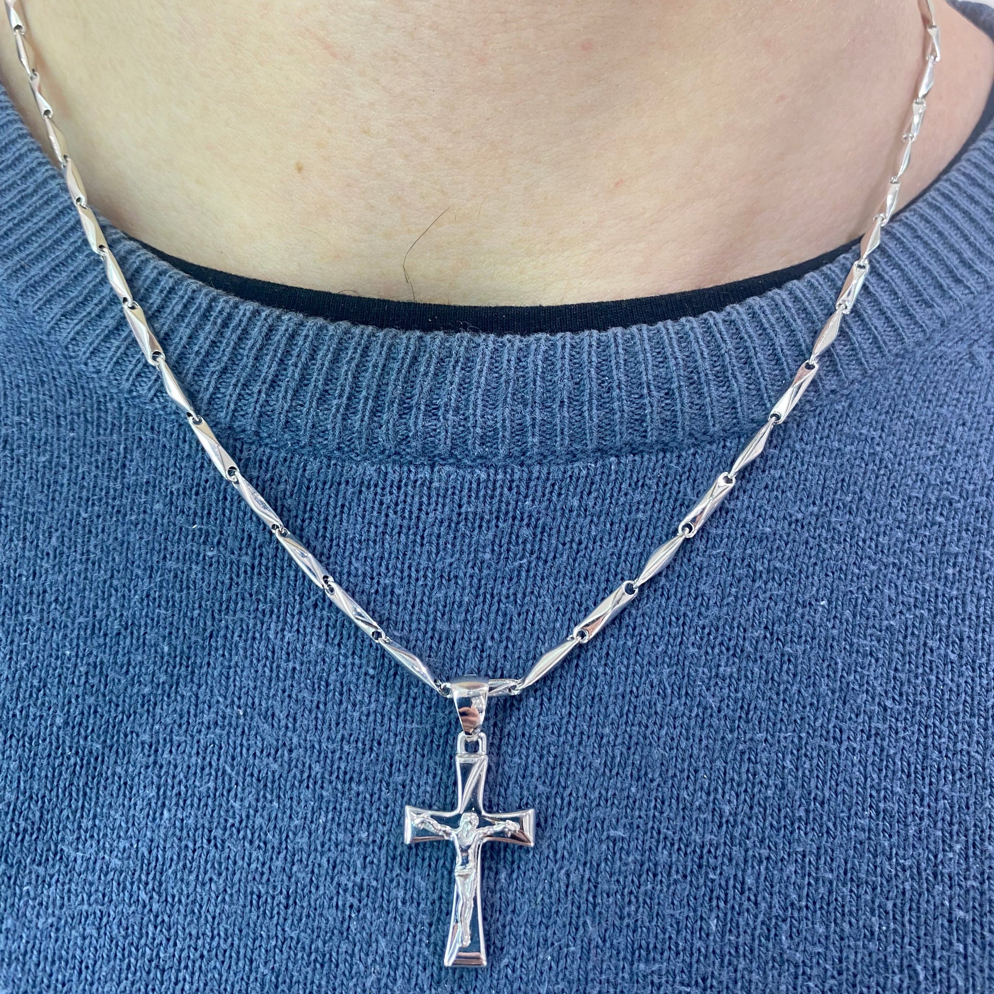 COLLANA UOMO CON CROCE ORO BIANCO CON CRISTO – GOLDEN ORO SRL