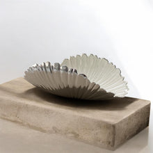 Carica l'immagine nel visualizzatore di Gallery, CENTROTAVOLA CONCHIGLIA
