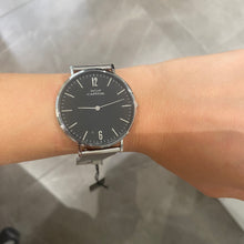 Carica l&#39;immagine nel visualizzatore di Gallery, OROLOGIO AX295-02
