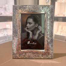 Carica l'immagine nel visualizzatore di Gallery, CORNICE FLOREALE
