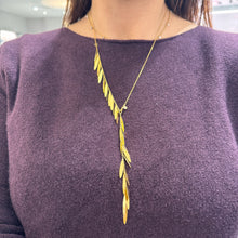 Carica l'immagine nel visualizzatore di Gallery, COLLANA FOGLIE PENDENTI
