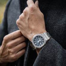 Carica l'immagine nel visualizzatore di Gallery, CASIO G-SHOCK GM-2110D-8AER
