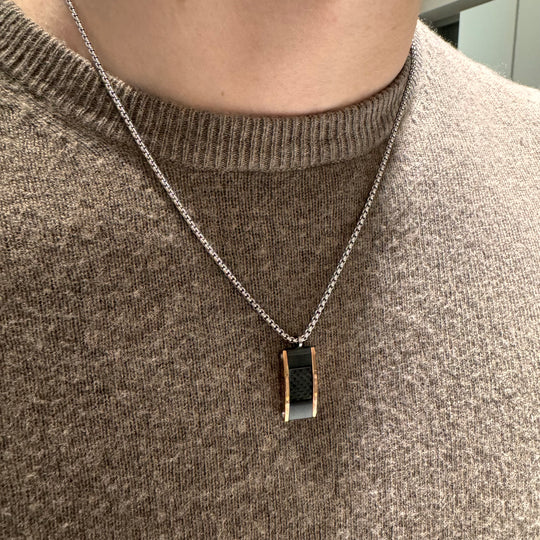 COLLANA CON PIASTRINA ROSATA