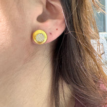 Carica l'immagine nel visualizzatore di Gallery, ORECCHINI A LOBO DORATI
