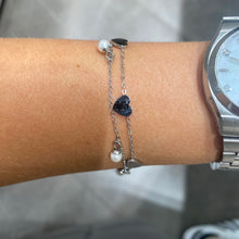 Carica l&#39;immagine nel visualizzatore di Gallery, BRACCIALE DOPPIO, CUORI E PERLE PENDENTI
