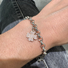 Carica l'immagine nel visualizzatore di Gallery, BRACCIALE CHARM QUADRIFOGLIO E PERLE
