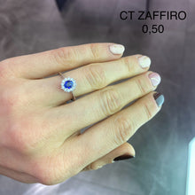 Carica l'immagine nel visualizzatore di Gallery, ANELLO ZAFFIRO E DIAMANTI FIORE
