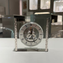 Carica l'immagine nel visualizzatore di Gallery, OROLOGIO IN CRISTALLO QUADRATO
