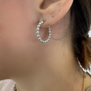 ORECCHINI A CERCHIO CON PALLINO DIAMANTATO IN ORO BIANCO