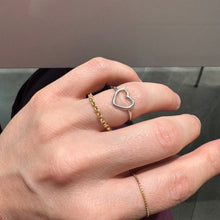 Carica l'immagine nel visualizzatore di Gallery, ANELLO CUORE DI CONTORNO
